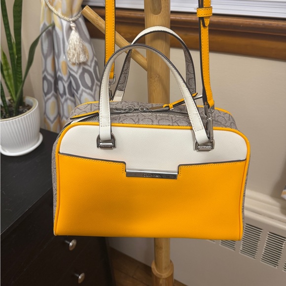 GORGEOUS Yellow/Orange CLAVIN KLEIN Purse 💛 - Picture 2 of 8